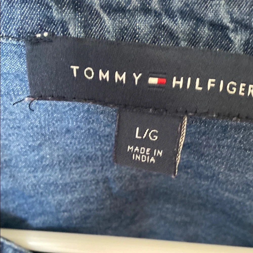 Tommy Hilfiger Blue Sleeveless Button Down Shirt with Mandarin Collar - Picture 2 of 6